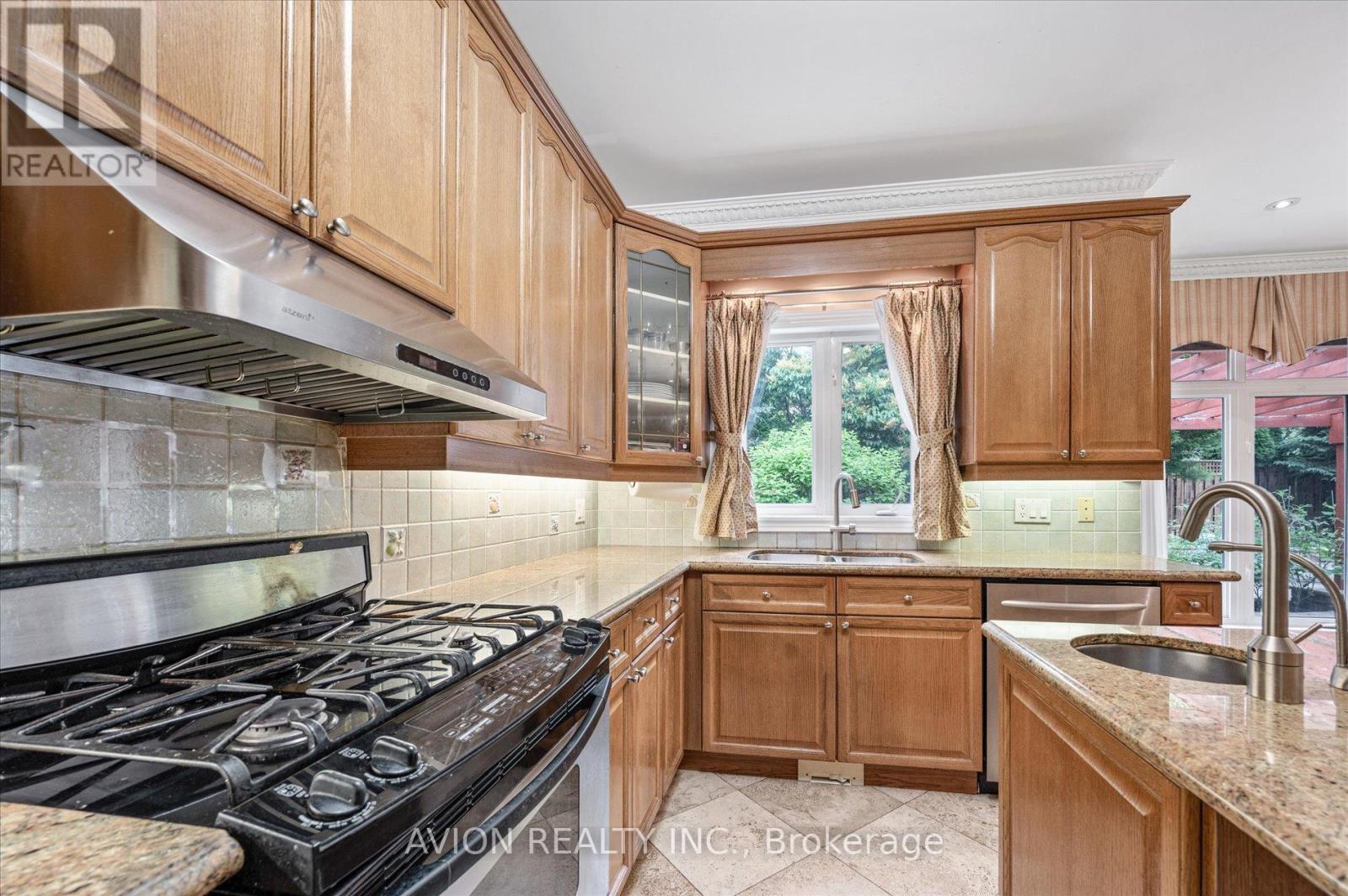 55 Frybrook Crescent, Richmond Hill, Ontario  L5B 4B9 - Photo 15 - N12395564