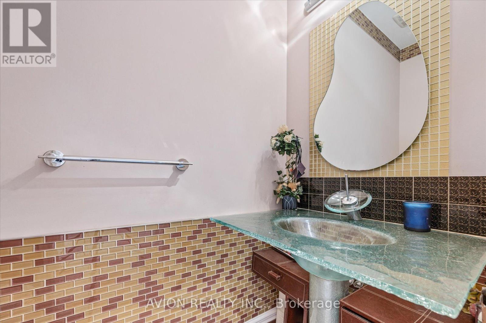 55 Frybrook Crescent, Richmond Hill, Ontario  L5B 4B9 - Photo 17 - N12395564