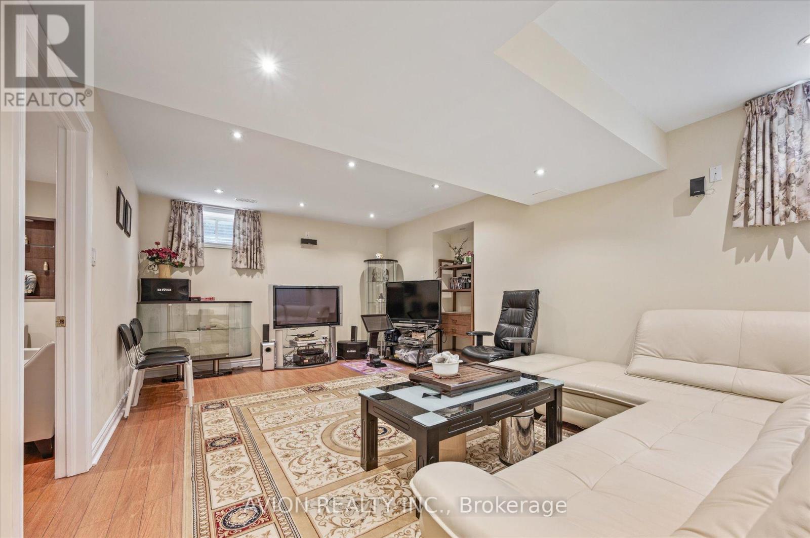 55 Frybrook Crescent, Richmond Hill, Ontario  L5B 4B9 - Photo 38 - N12395564