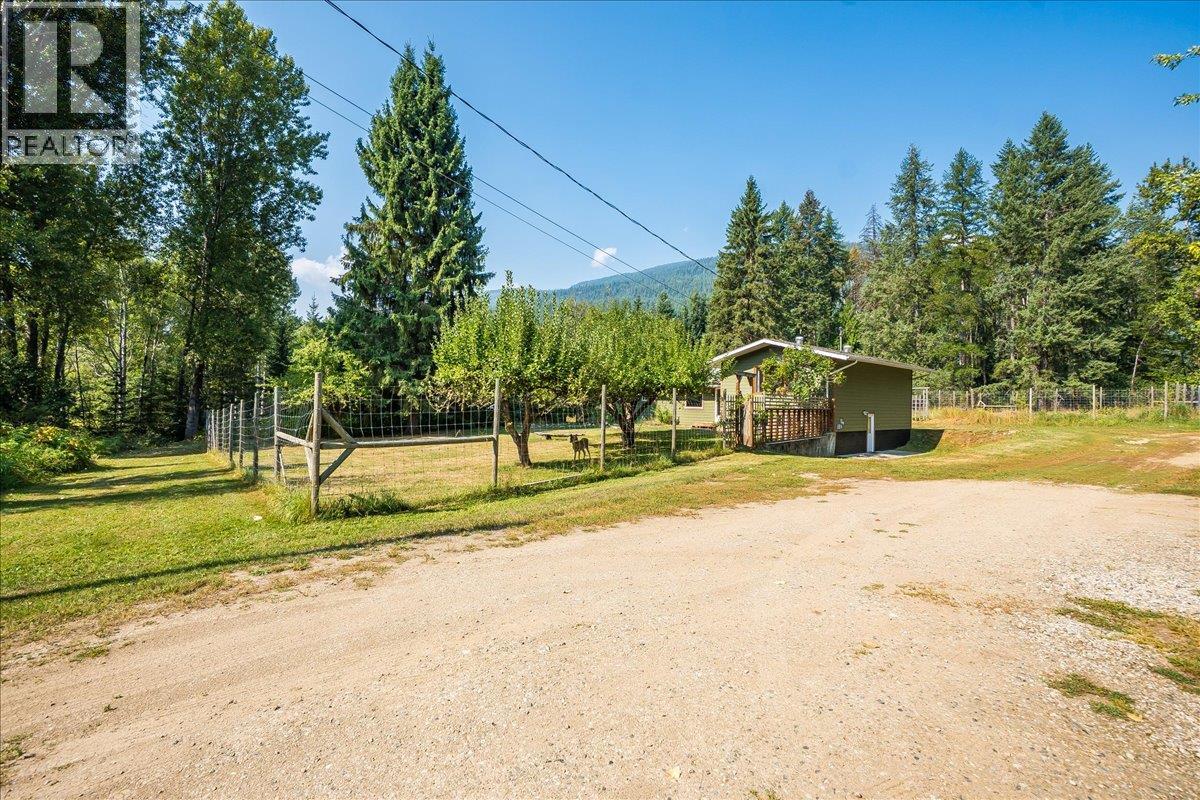 3710 Ladybird Road, Krestova, British Columbia  V0G 1H2 - Photo 54 - 10362183