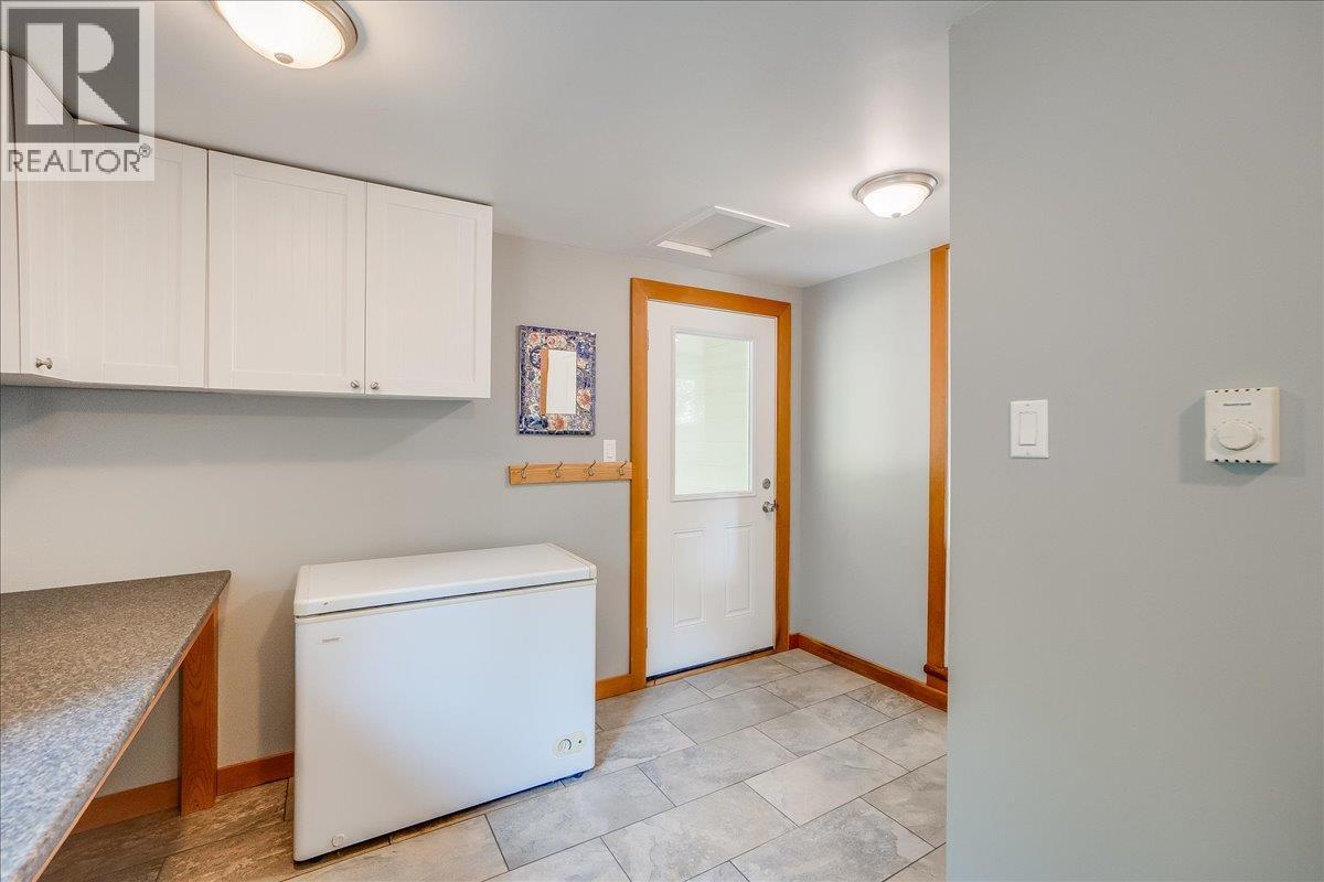 3710 Ladybird Road, Krestova, British Columbia  V0G 1H2 - Photo 21 - 10362183
