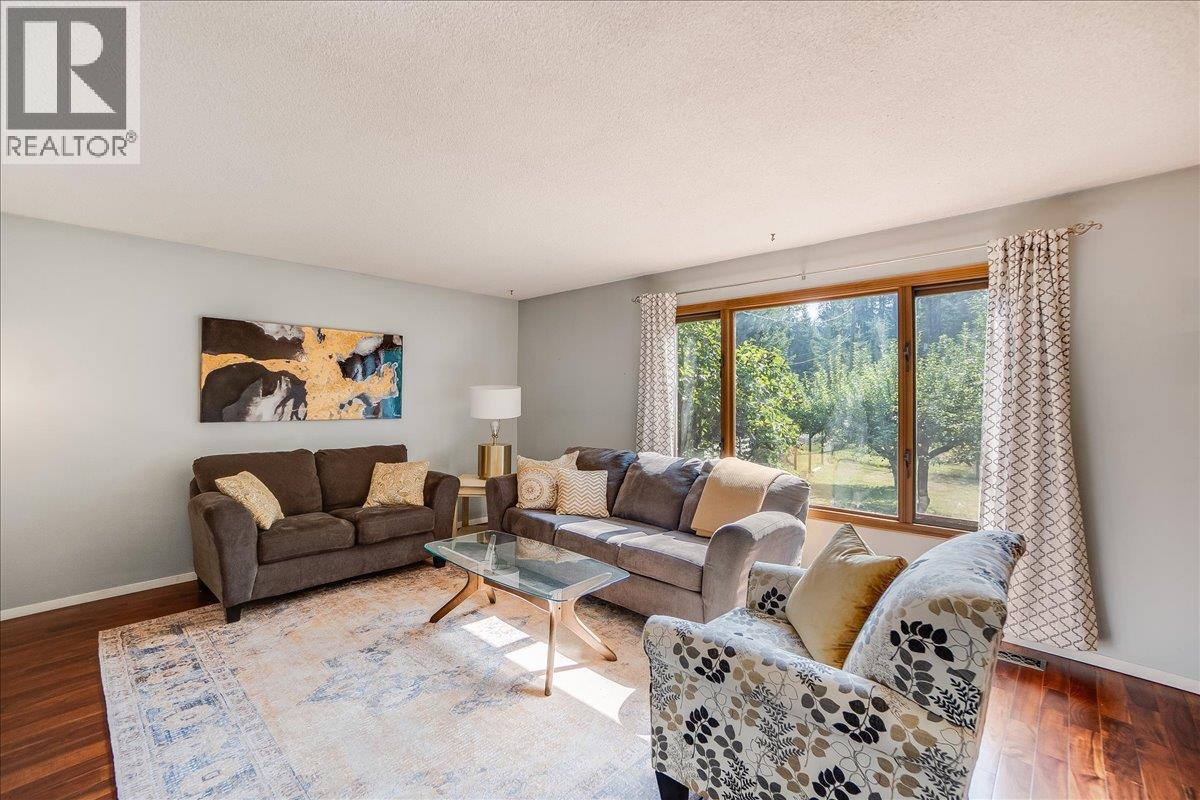 3710 Ladybird Road, Krestova, British Columbia  V0G 1H2 - Photo 11 - 10362183
