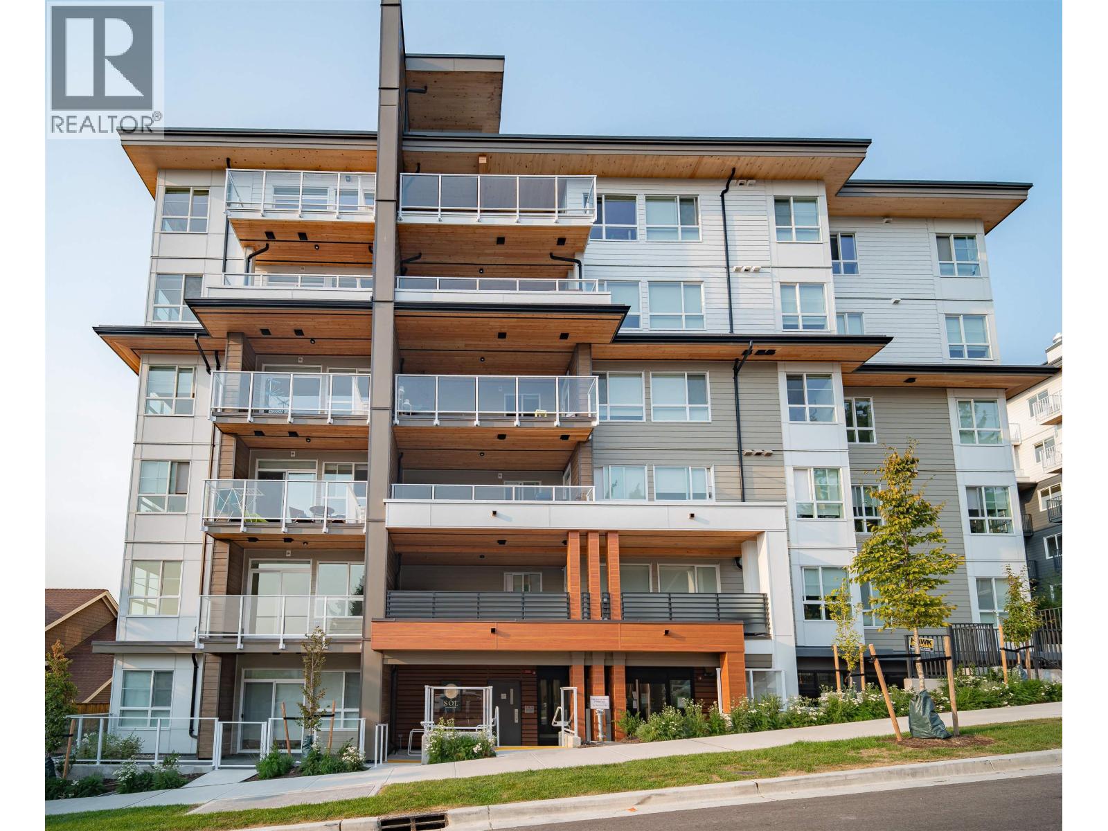 204 723 GROVER AVENUE, Coquitlam, British Columbia