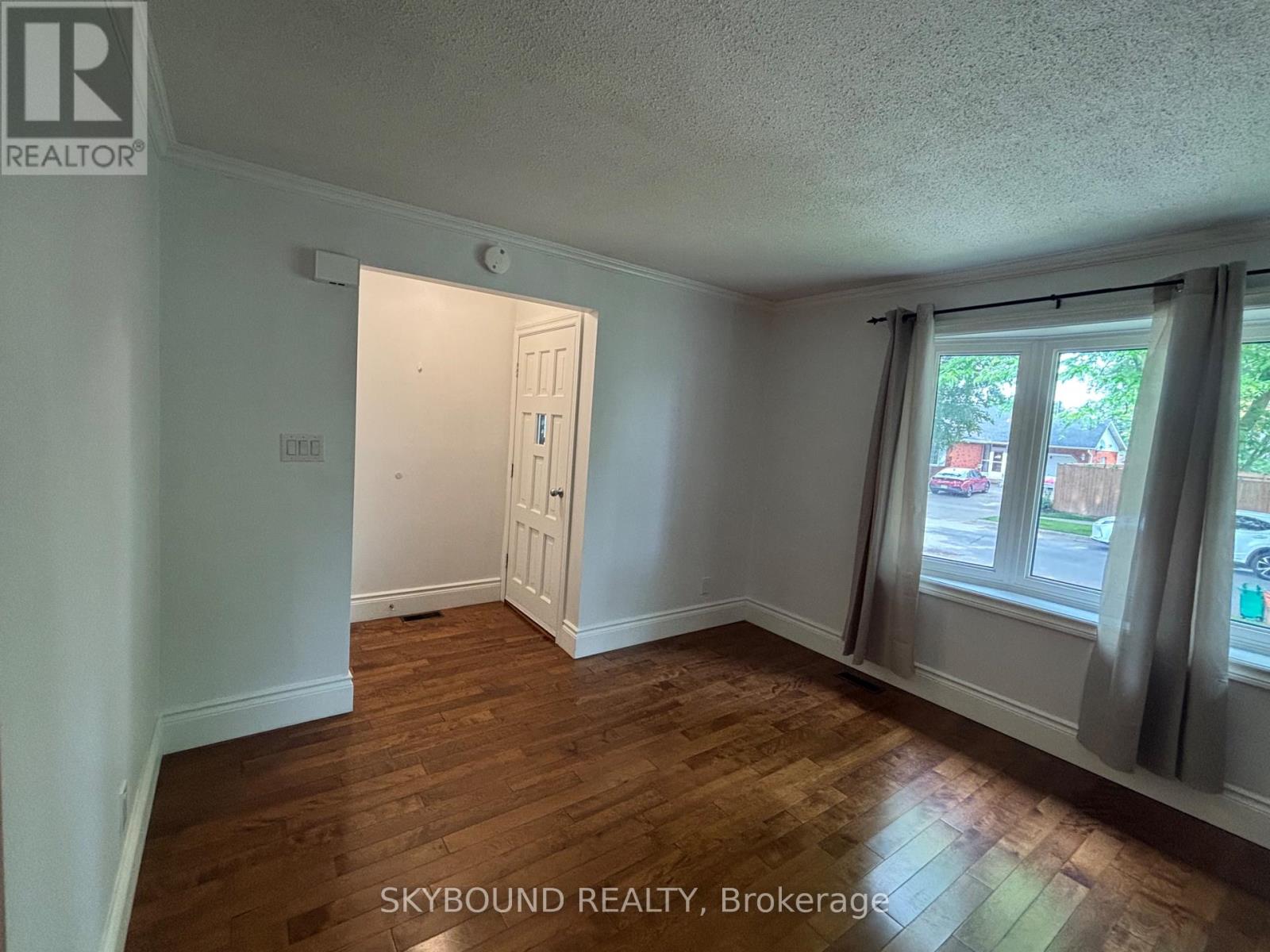 Upper Unit - 3857 Panama Court, Niagara Falls, Ontario  L2J 3Z8 - Photo 5 - X12372634