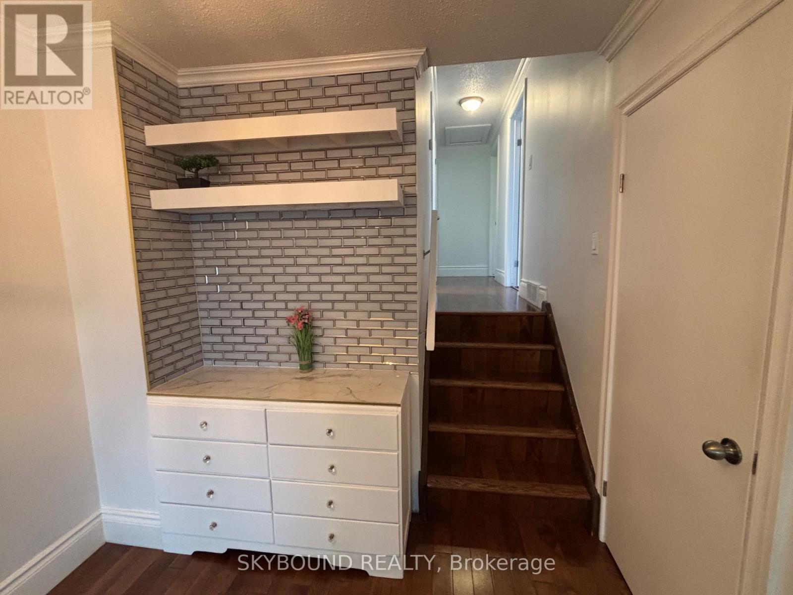 Upper Unit - 3857 Panama Court, Niagara Falls, Ontario  L2J 3Z8 - Photo 6 - X12372634