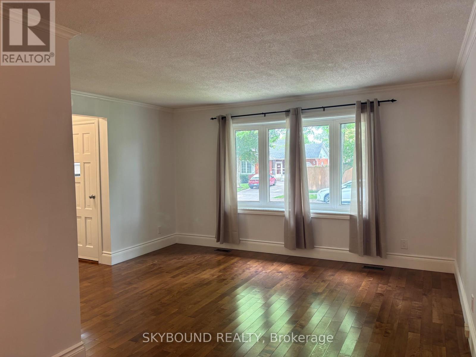 Upper Unit - 3857 Panama Court, Niagara Falls, Ontario  L2J 3Z8 - Photo 8 - X12372634