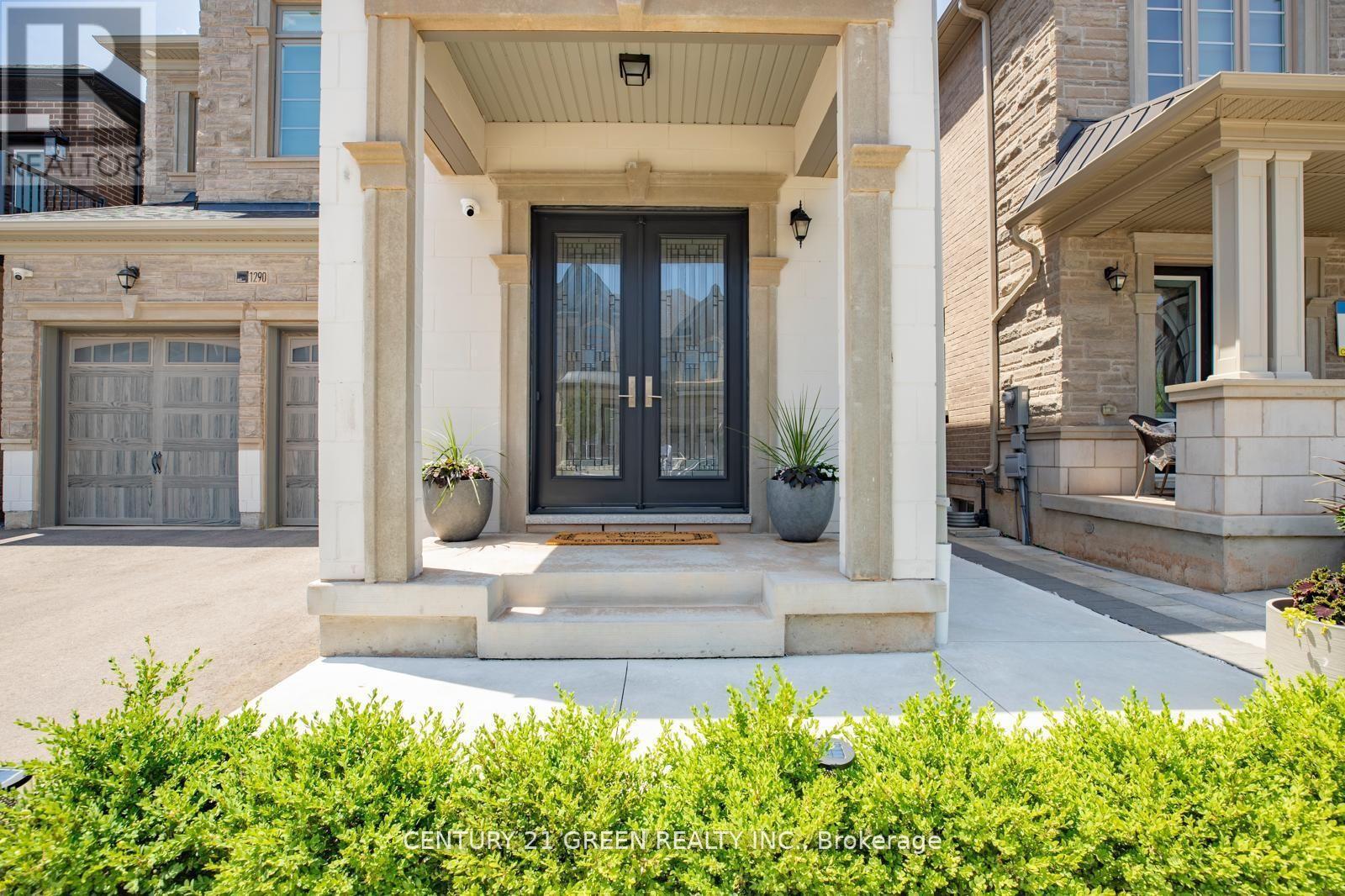1290 Felicity Gardens, Oakville, Ontario  L6M 5L6 - Photo 5 - W12395487