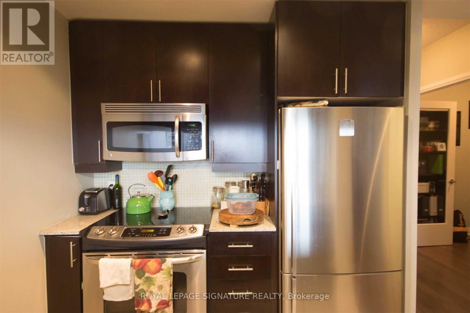 404 - 1055 Southdown Road, Mississauga, Ontario  L5J 0A3 - Photo 3 - W12395509
