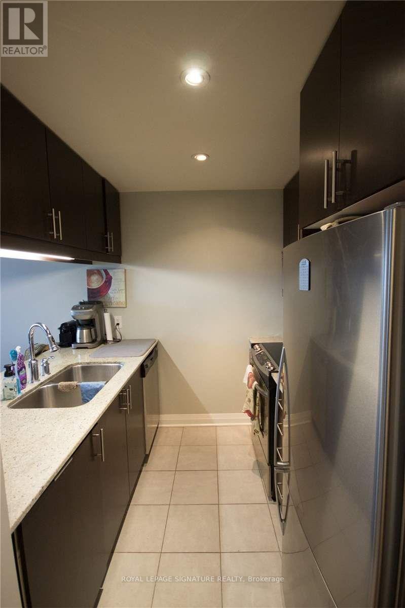 404 - 1055 Southdown Road, Mississauga, Ontario  L5J 0A3 - Photo 4 - W12395509