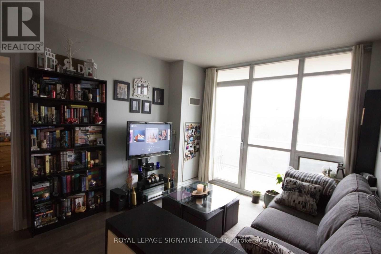 404 - 1055 Southdown Road, Mississauga, Ontario  L5J 0A3 - Photo 6 - W12395509