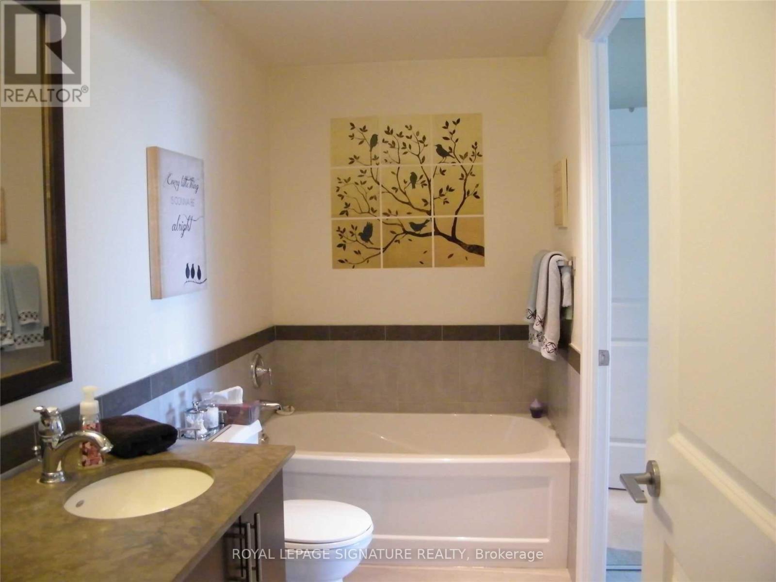 404 - 1055 Southdown Road, Mississauga, Ontario  L5J 0A3 - Photo 9 - W12395509