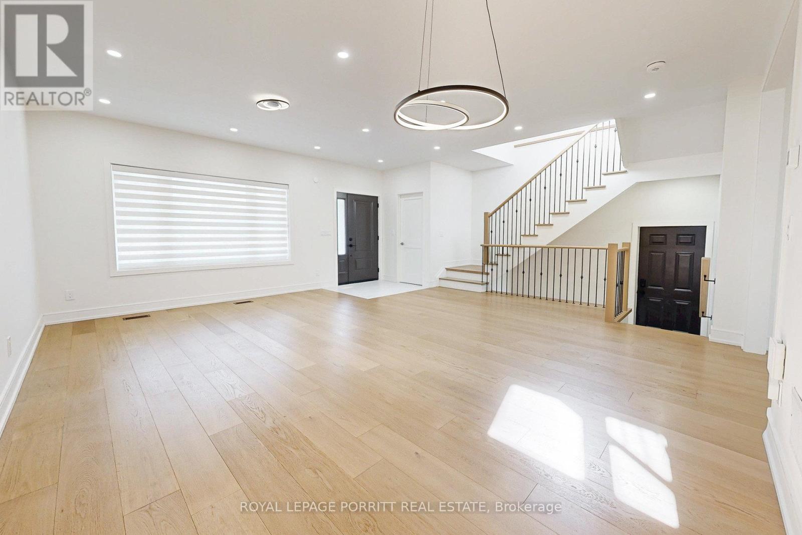94 Edgecroft Road, Toronto, Ontario  M8Z 2C3 - Photo 13 - W12395534