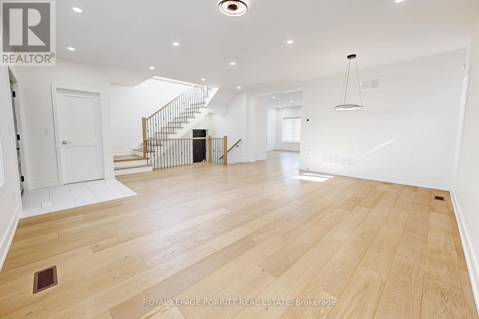 94 Edgecroft Road, Toronto, Ontario  M8Z 2C3 - Photo 14 - W12395534