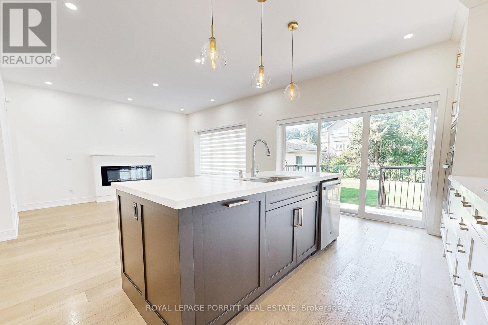94 Edgecroft Road, Toronto, Ontario  M8Z 2C3 - Photo 21 - W12395534