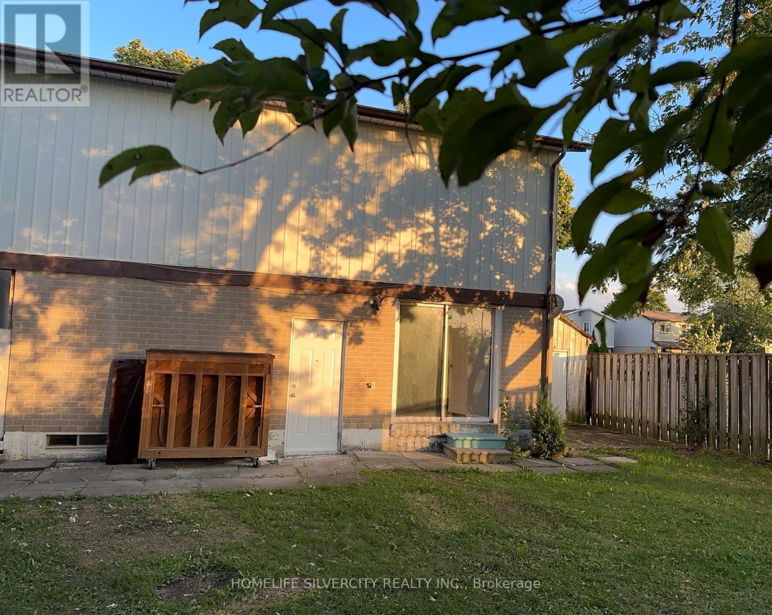 8 Golden Gate Drive, Brampton, Ontario  L6S 2K5 - Photo 13 - W12395538