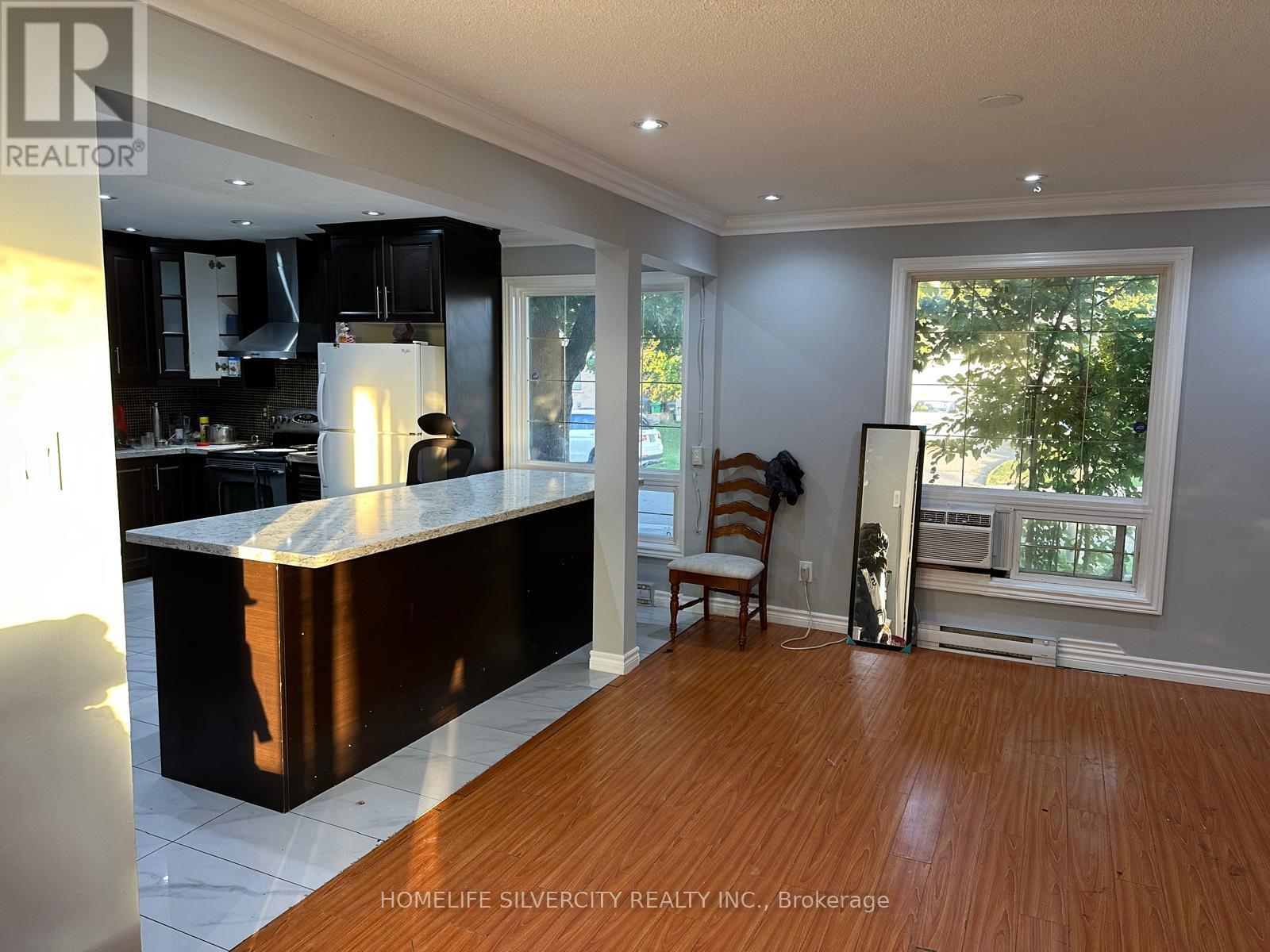 8 Golden Gate Drive, Brampton, Ontario  L6S 2K5 - Photo 18 - W12395538