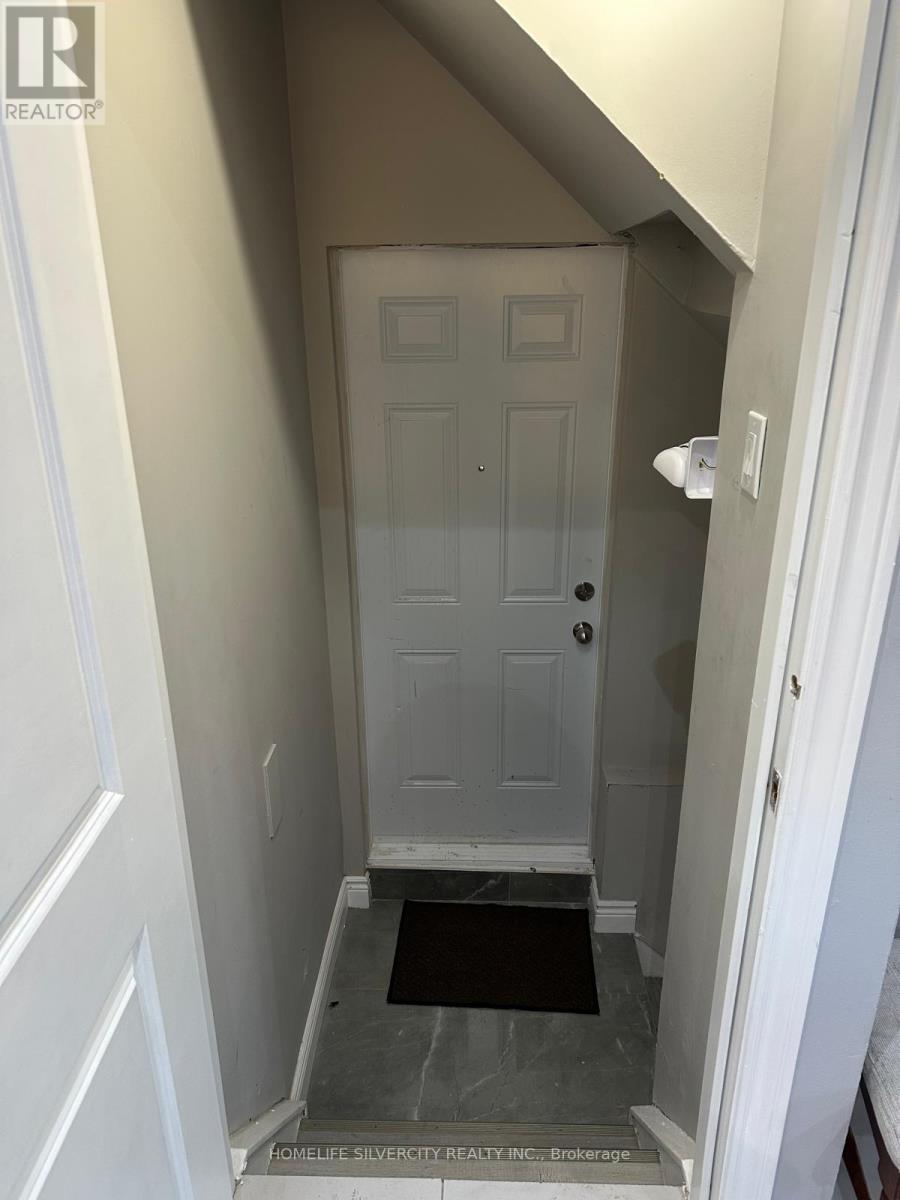 8 Golden Gate Drive, Brampton, Ontario  L6S 2K5 - Photo 32 - W12395538