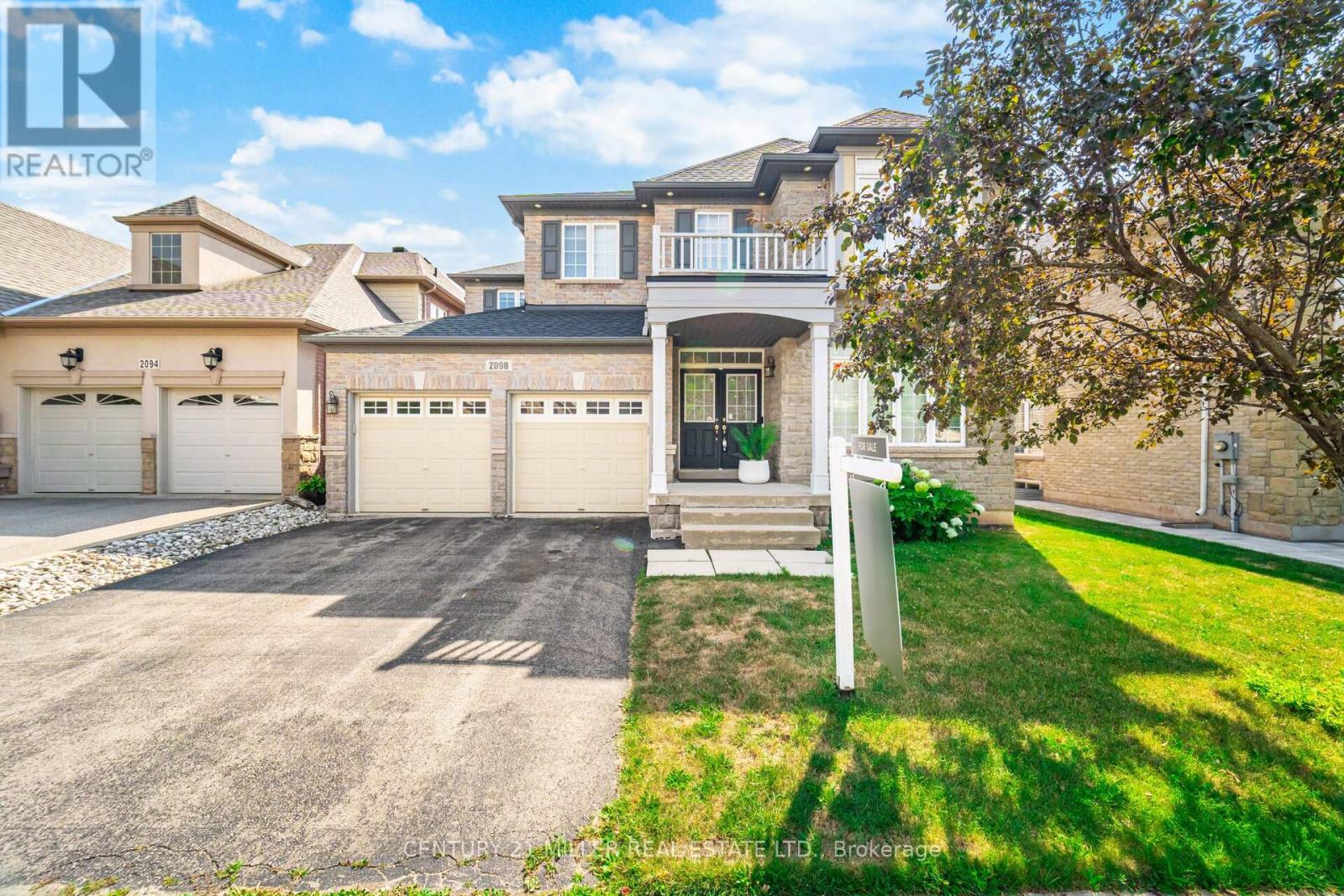 2098 Wildfel Way, Oakville, Ontario  L6M 0E2 - Photo 2 - W12395574