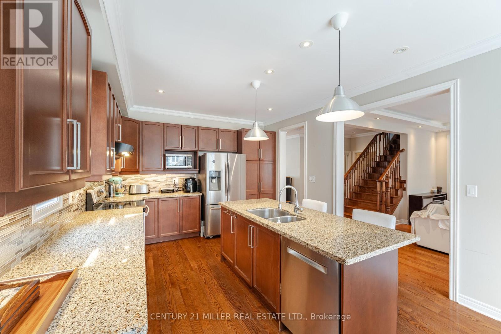 2098 Wildfel Way, Oakville, Ontario  L6M 0E2 - Photo 7 - W12395574