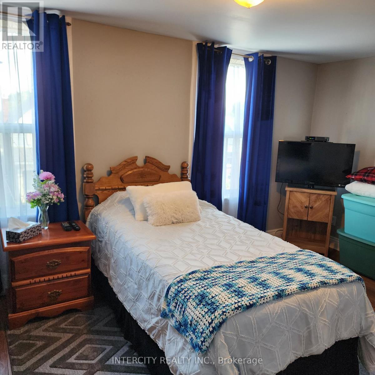 70 Mayflower Avenue, Hamilton, Ontario  L8L 2K4 - Photo 13 - X12395467