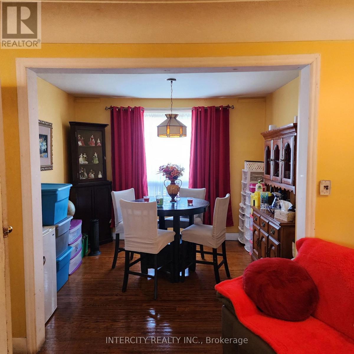 Property at 70 MAYFLOWER AVENUE image 4