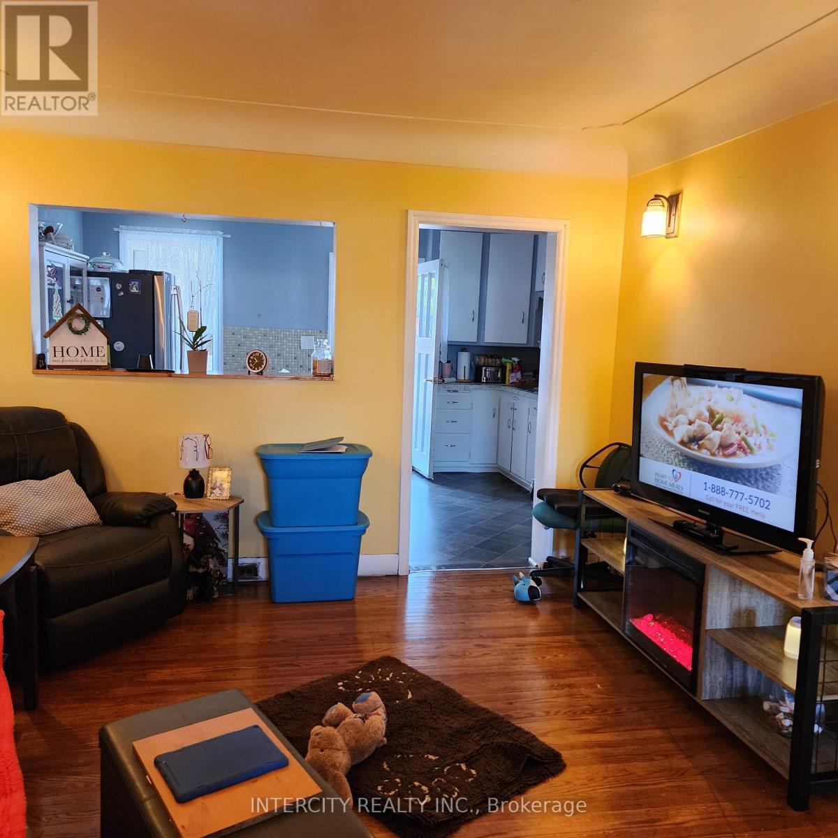 70 Mayflower Avenue, Hamilton, Ontario  L8L 2K4 - Photo 7 - X12395467
