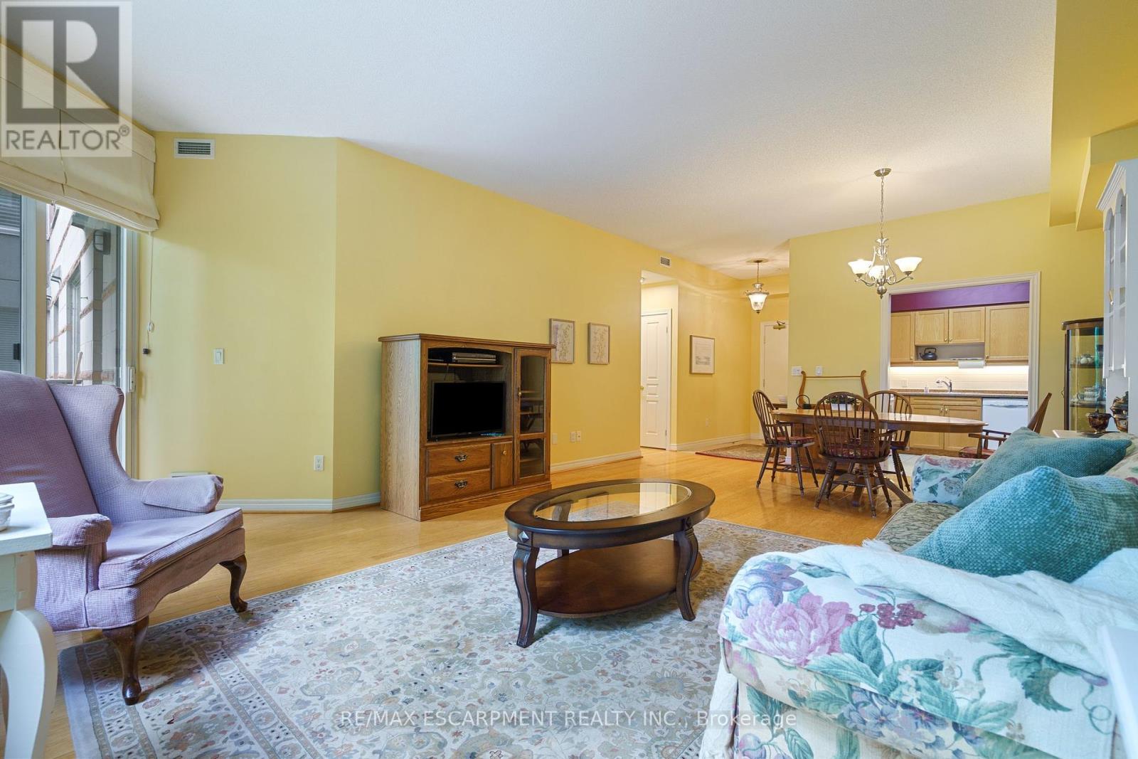 102 - 77 Governors Road, Hamilton, Ontario  L9H 7N8 - Photo 13 - X12395507