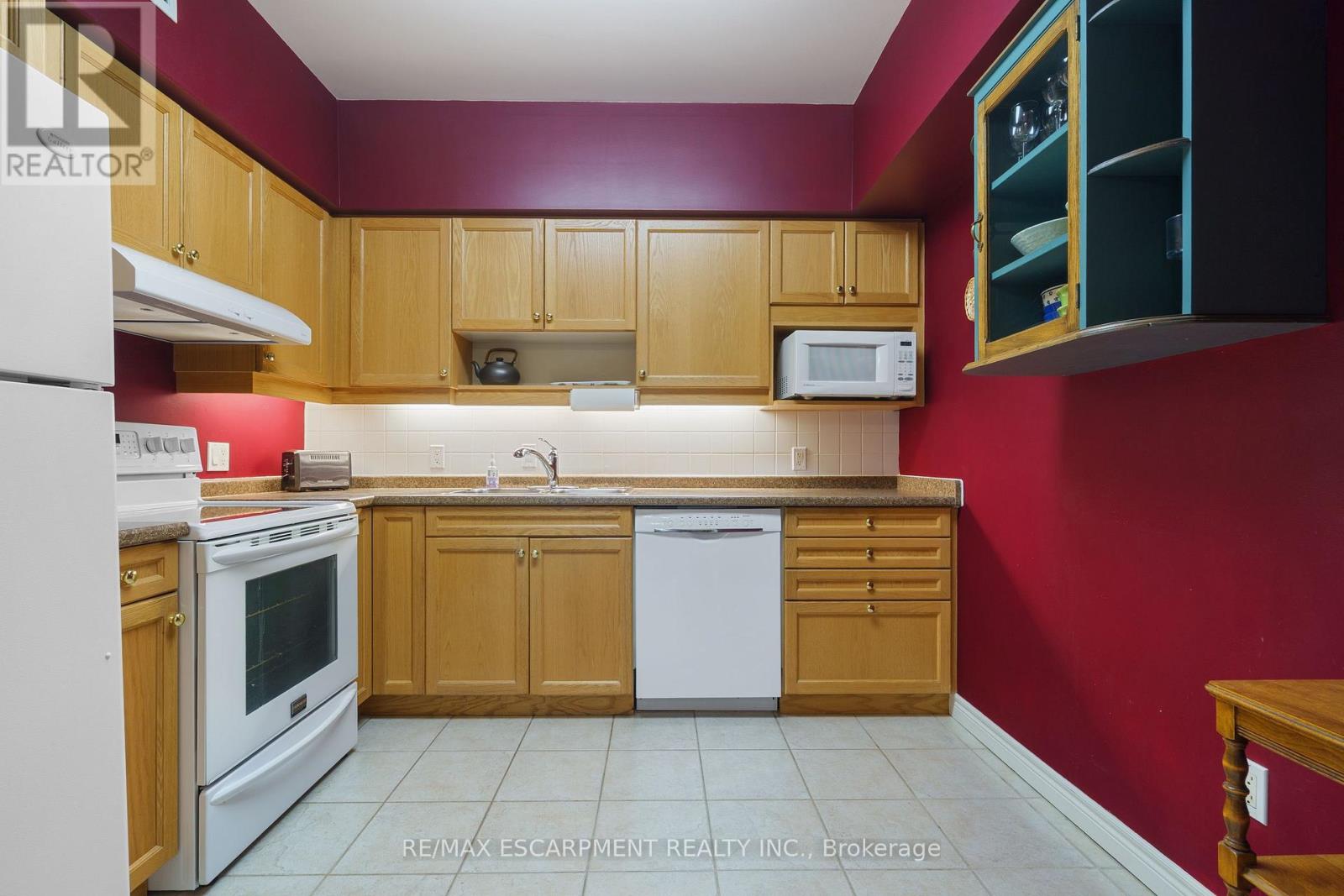 102 - 77 Governors Road, Hamilton, Ontario  L9H 7N8 - Photo 15 - X12395507