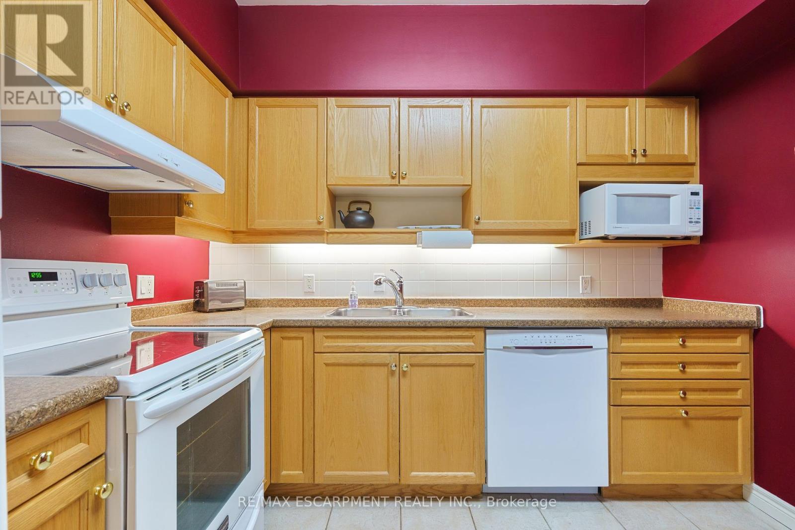 102 - 77 Governors Road, Hamilton, Ontario  L9H 7N8 - Photo 19 - X12395507