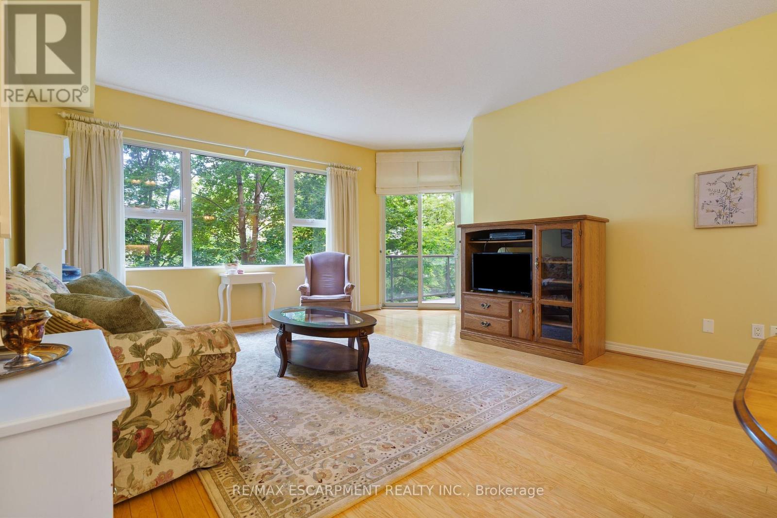 102 - 77 Governors Road, Hamilton, Ontario  L9H 7N8 - Photo 8 - X12395507