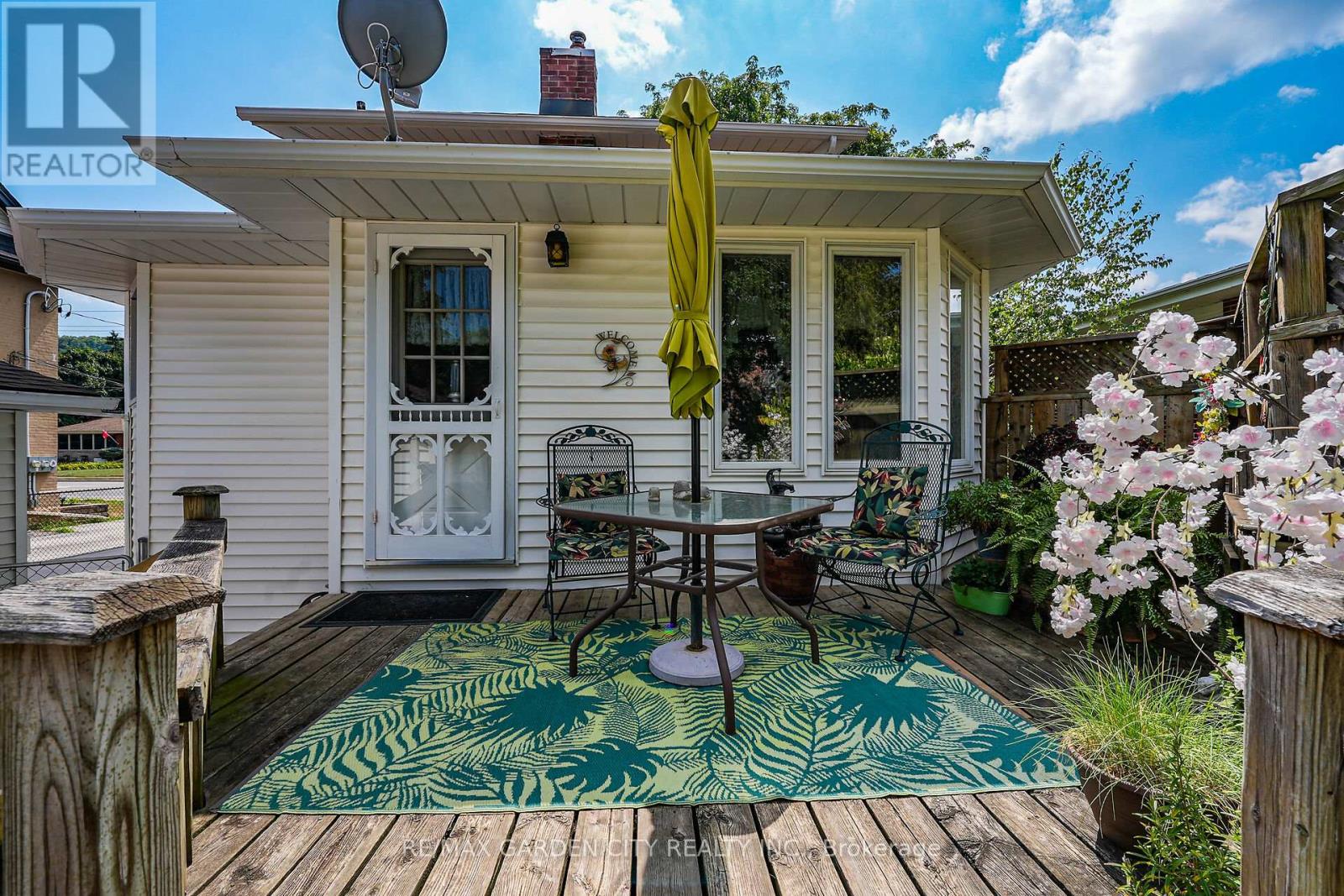 110 Livingston Avenue, Grimsby (Grimsby West), Ontario  L3M 1L6 - Photo 17 - X12395524