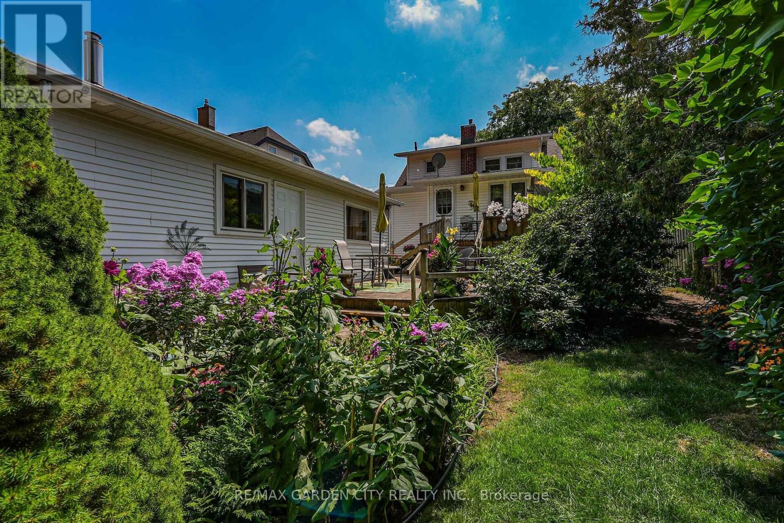 110 Livingston Avenue, Grimsby (Grimsby West), Ontario  L3M 1L6 - Photo 25 - X12395524
