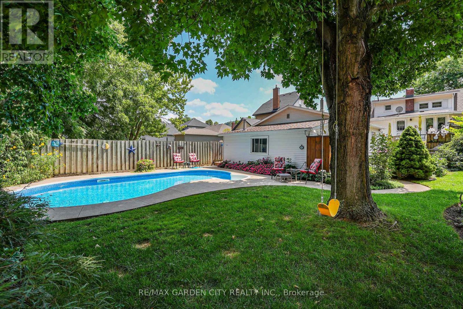 110 Livingston Avenue, Grimsby (Grimsby West), Ontario  L3M 1L6 - Photo 28 - X12395524