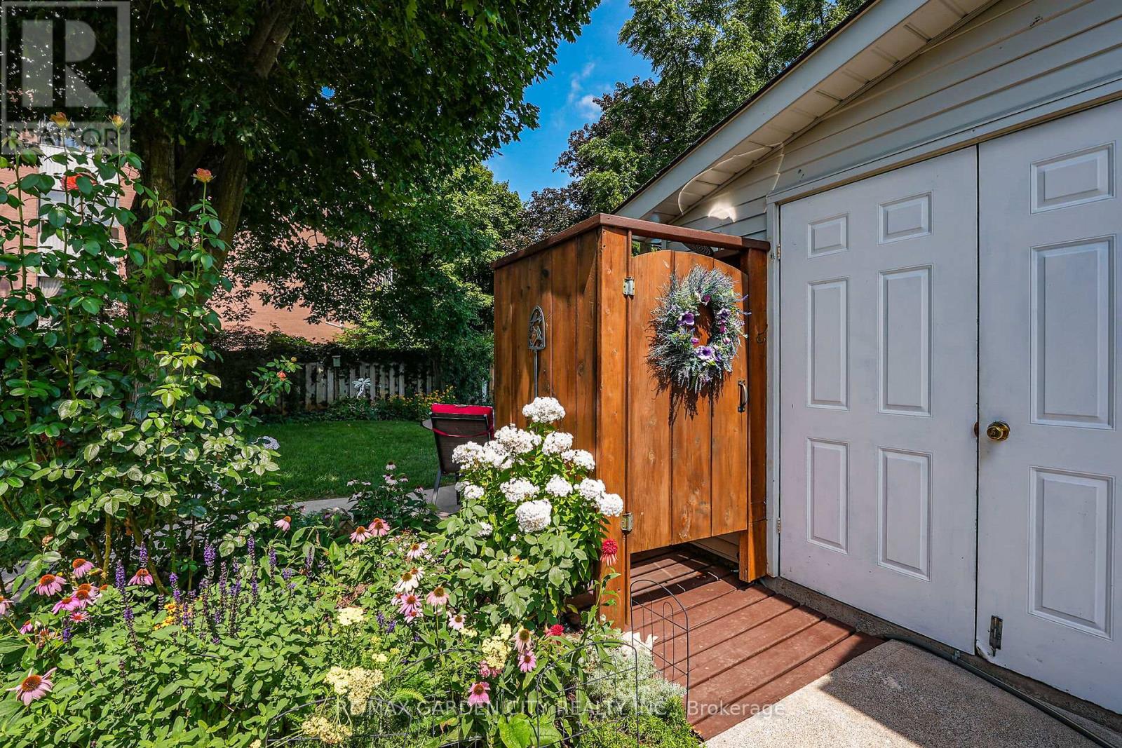 110 Livingston Avenue, Grimsby (Grimsby West), Ontario  L3M 1L6 - Photo 30 - X12395524