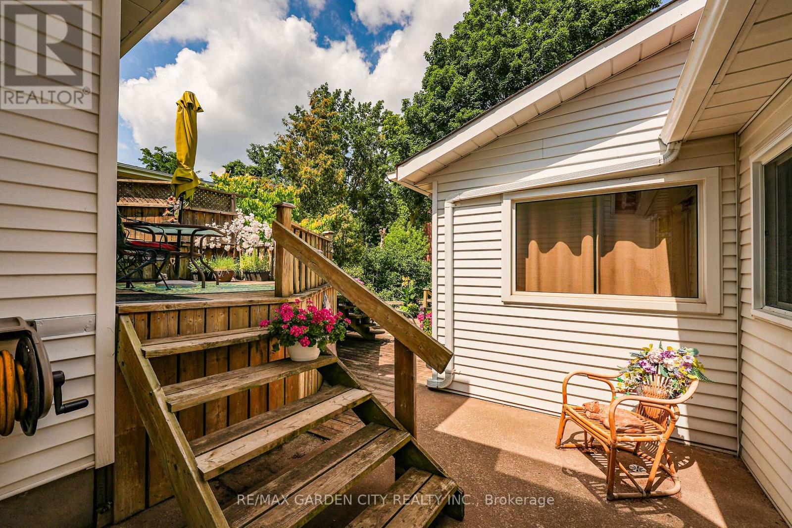 110 Livingston Avenue, Grimsby (Grimsby West), Ontario  L3M 1L6 - Photo 32 - X12395524