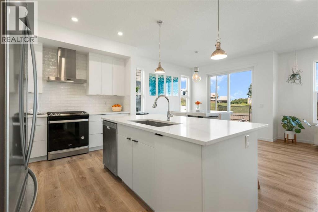 36 Magnolia Bay Se, Calgary, Alberta  T3M 3M9 - Photo 2 - A2245770