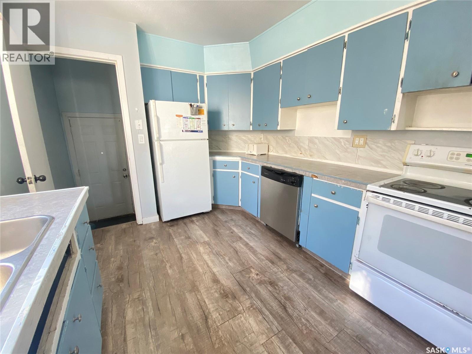 748 Rae Street, Regina, Saskatchewan  S4T 2A9 - Photo 2 - SK018039