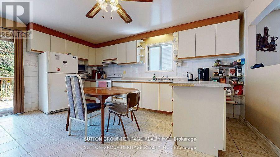 29 Lake Avenue, Ramara, Ontario  L0K 1B0 - Photo 8 - S12393848
