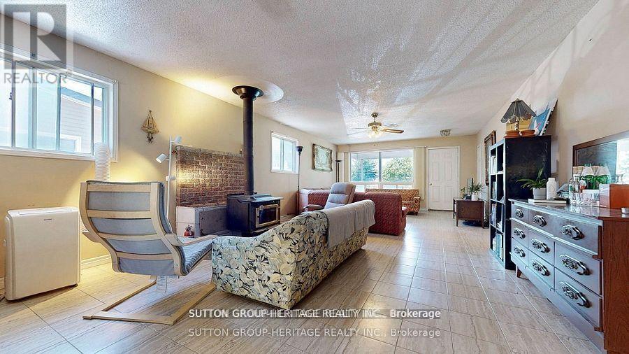 29 Lake Avenue, Ramara, Ontario  L0K 1B0 - Photo 6 - S12393848
