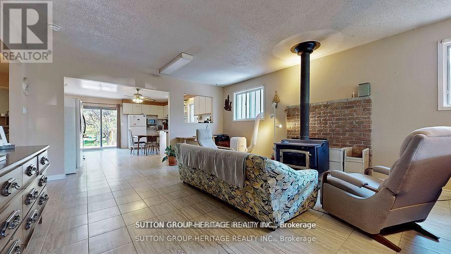 29 Lake Avenue, Ramara, Ontario  L0K 1B0 - Photo 5 - S12393848