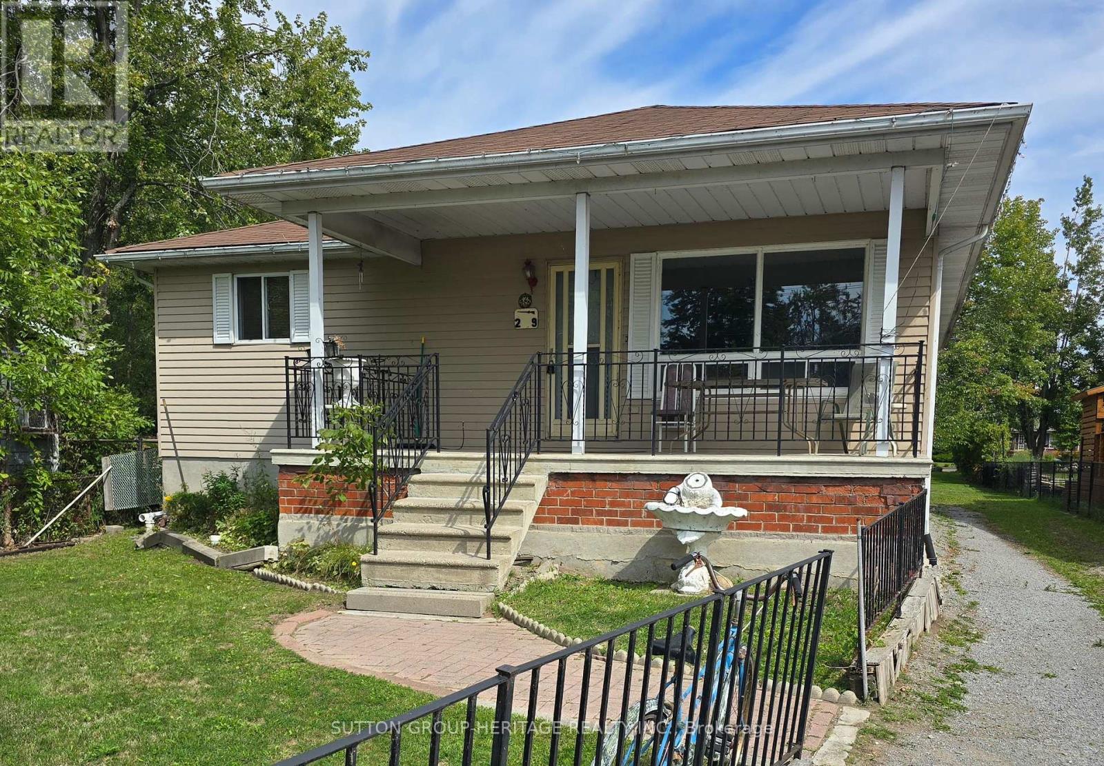 29 Lake Avenue, Ramara, Ontario  L0K 1B0 - Photo 2 - S12393848