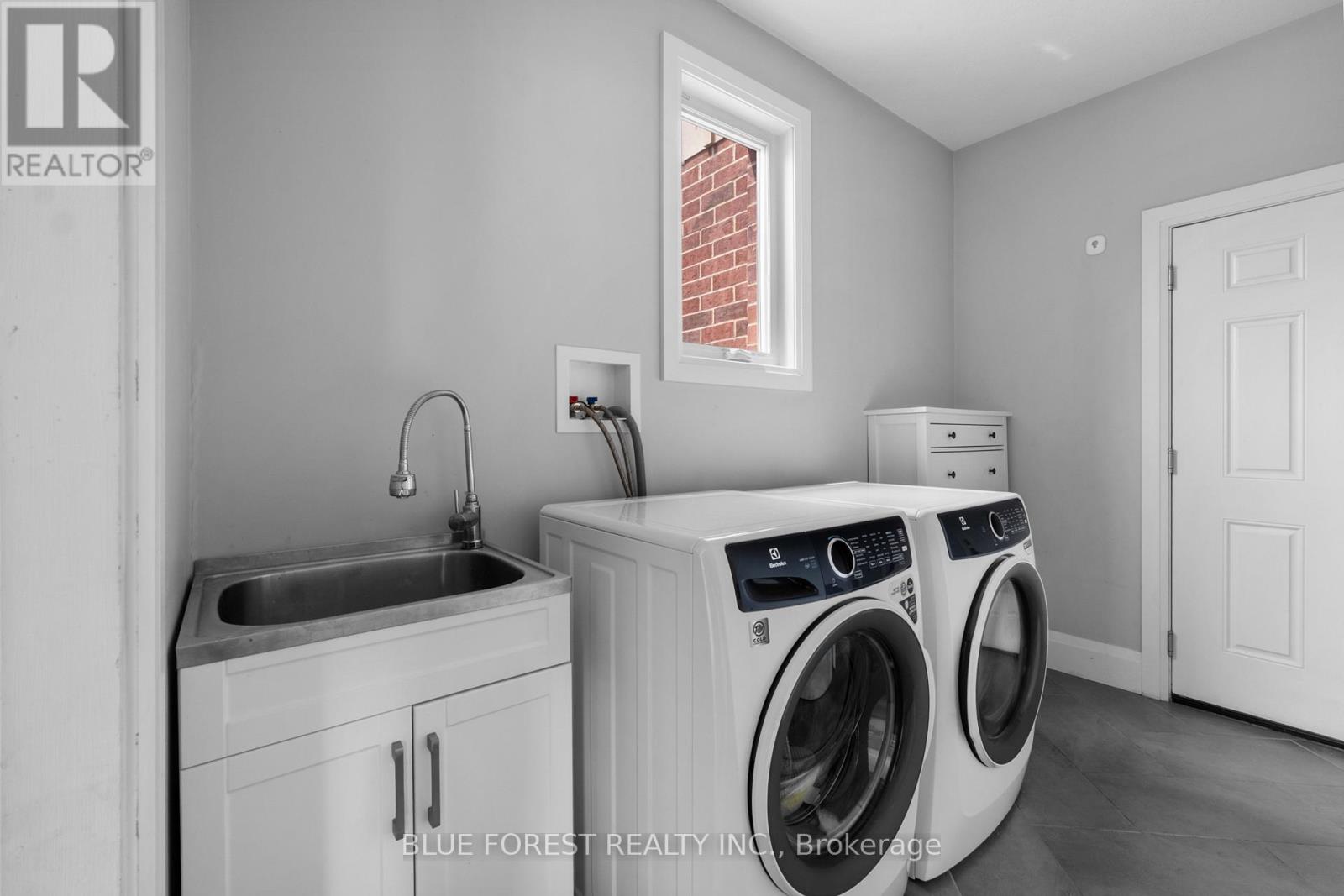 155 Wintermute Court, Central Elgin, Ontario  N0L 1B0 - Photo 13 - X12395660