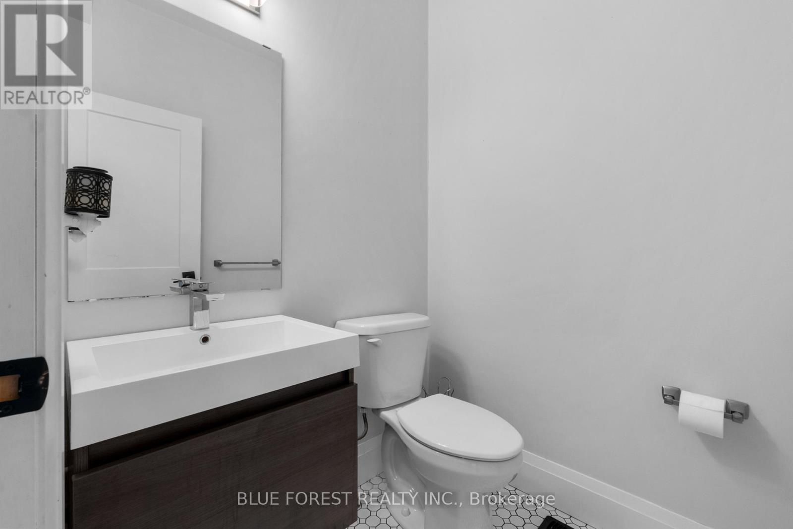 155 Wintermute Court, Central Elgin, Ontario  N0L 1B0 - Photo 14 - X12395660