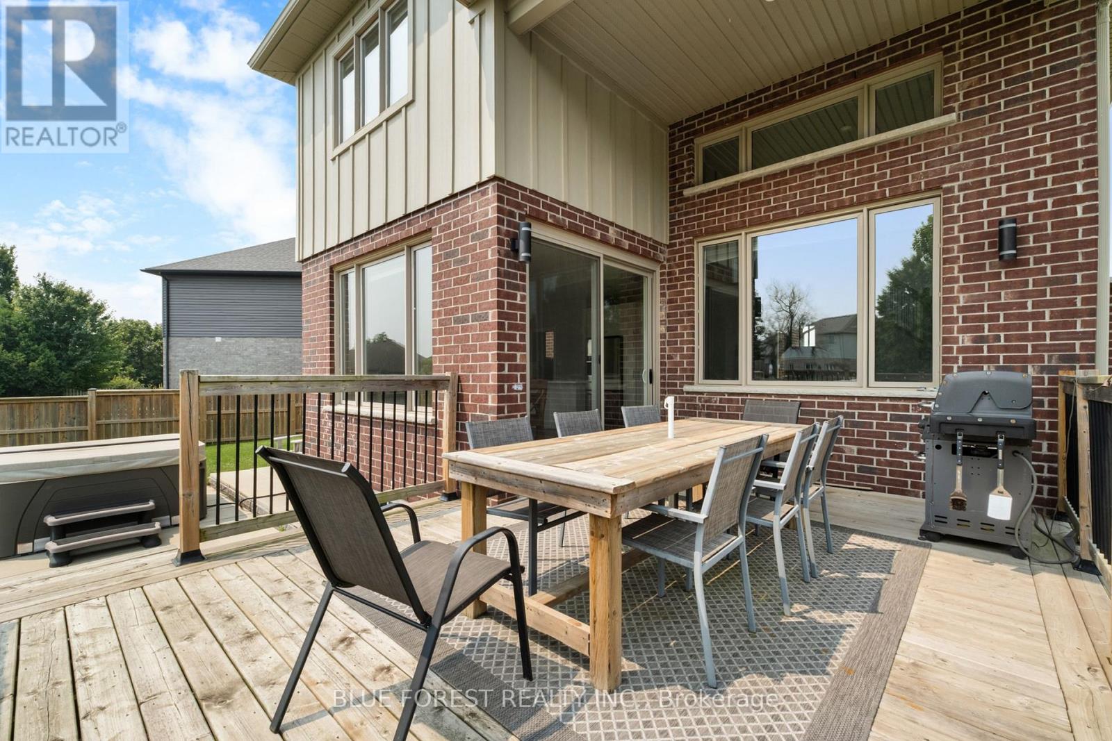 155 Wintermute Court, Central Elgin, Ontario  N0L 1B0 - Photo 28 - X12395660
