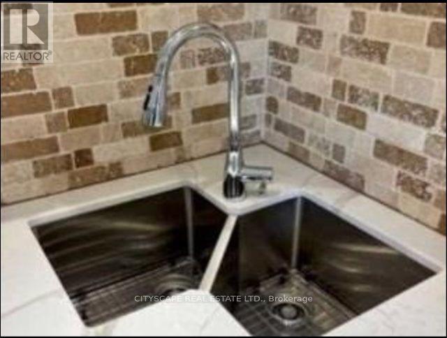 152 Kenwood Avenue, Burlington (Appleby), Ontario  L7L 4L7 - Photo 15 - W12395605