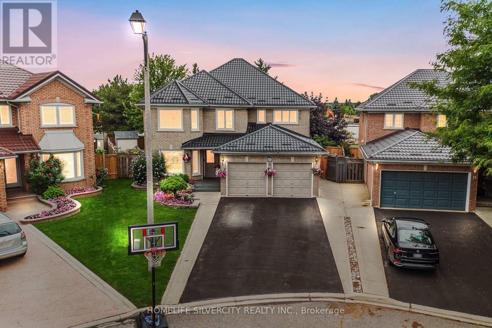 17 SIESTA COURT, Brampton, Ontario