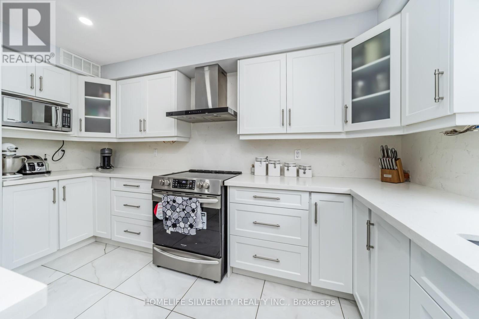 17 Siesta Court, Brampton, Ontario  L6R 1P2 - Photo 14 - W12395608