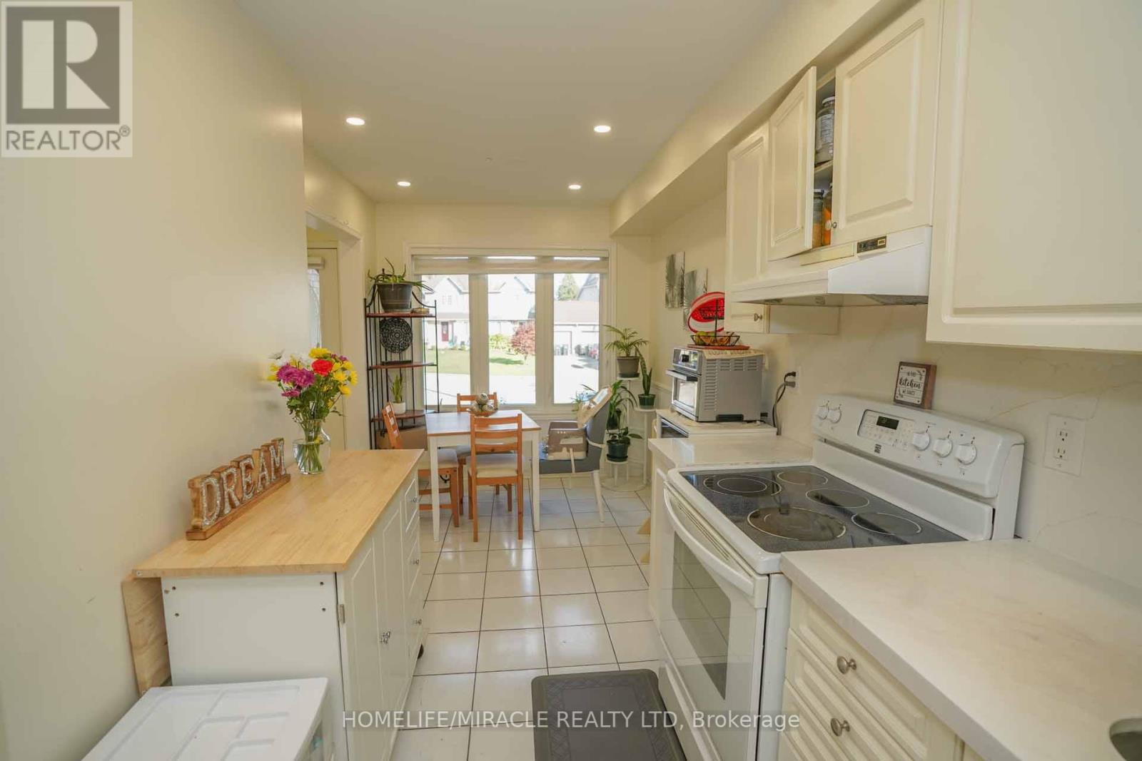 40 Gardenia Way, Caledon, Ontario  L7C 1B2 - Photo 10 - W12395612