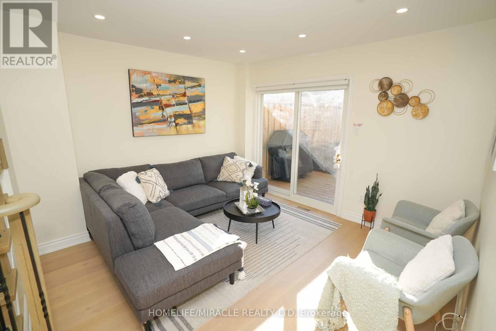 40 Gardenia Way, Caledon, Ontario  L7C 1B2 - Photo 14 - W12395612