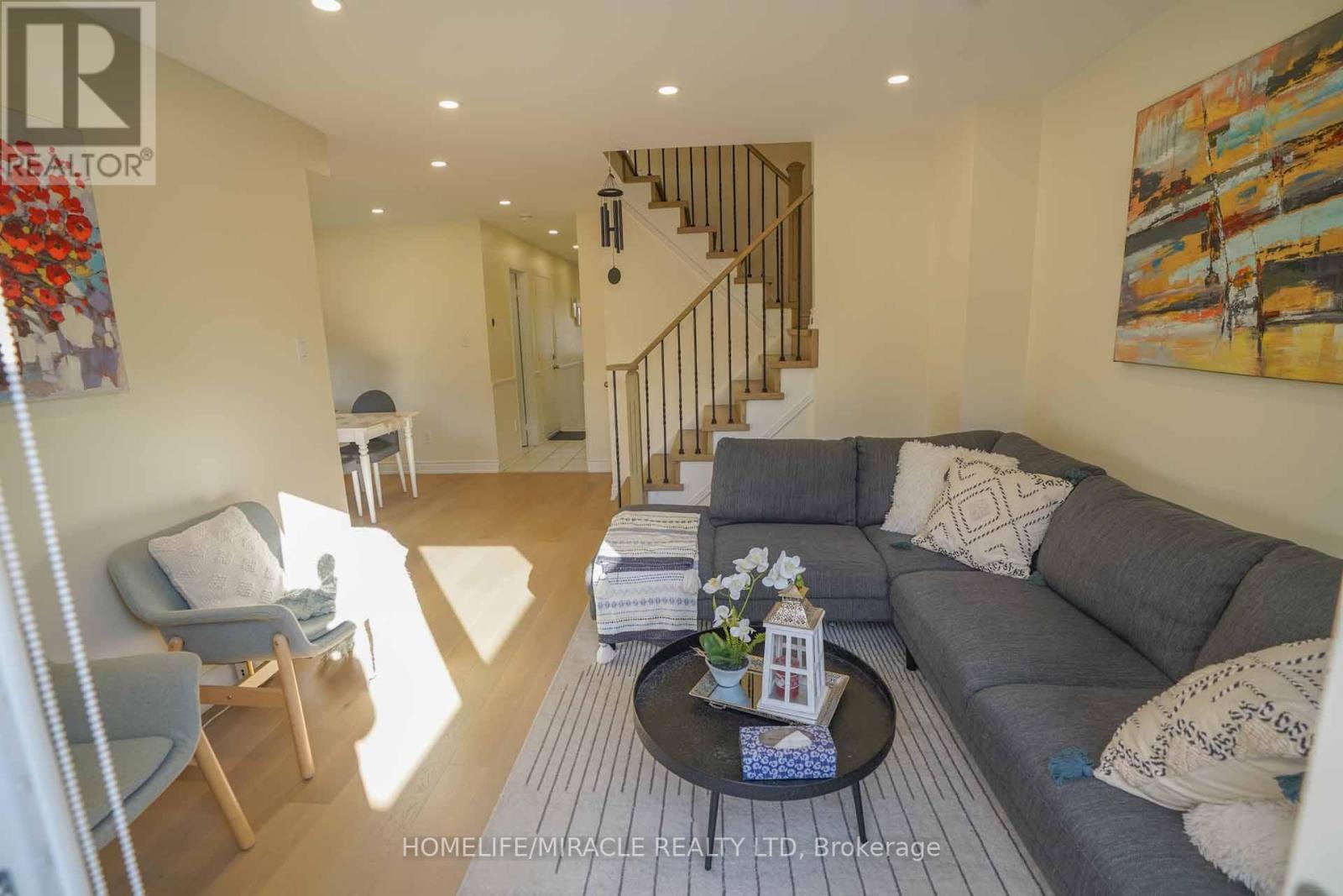 40 Gardenia Way, Caledon, Ontario  L7C 1B2 - Photo 17 - W12395612